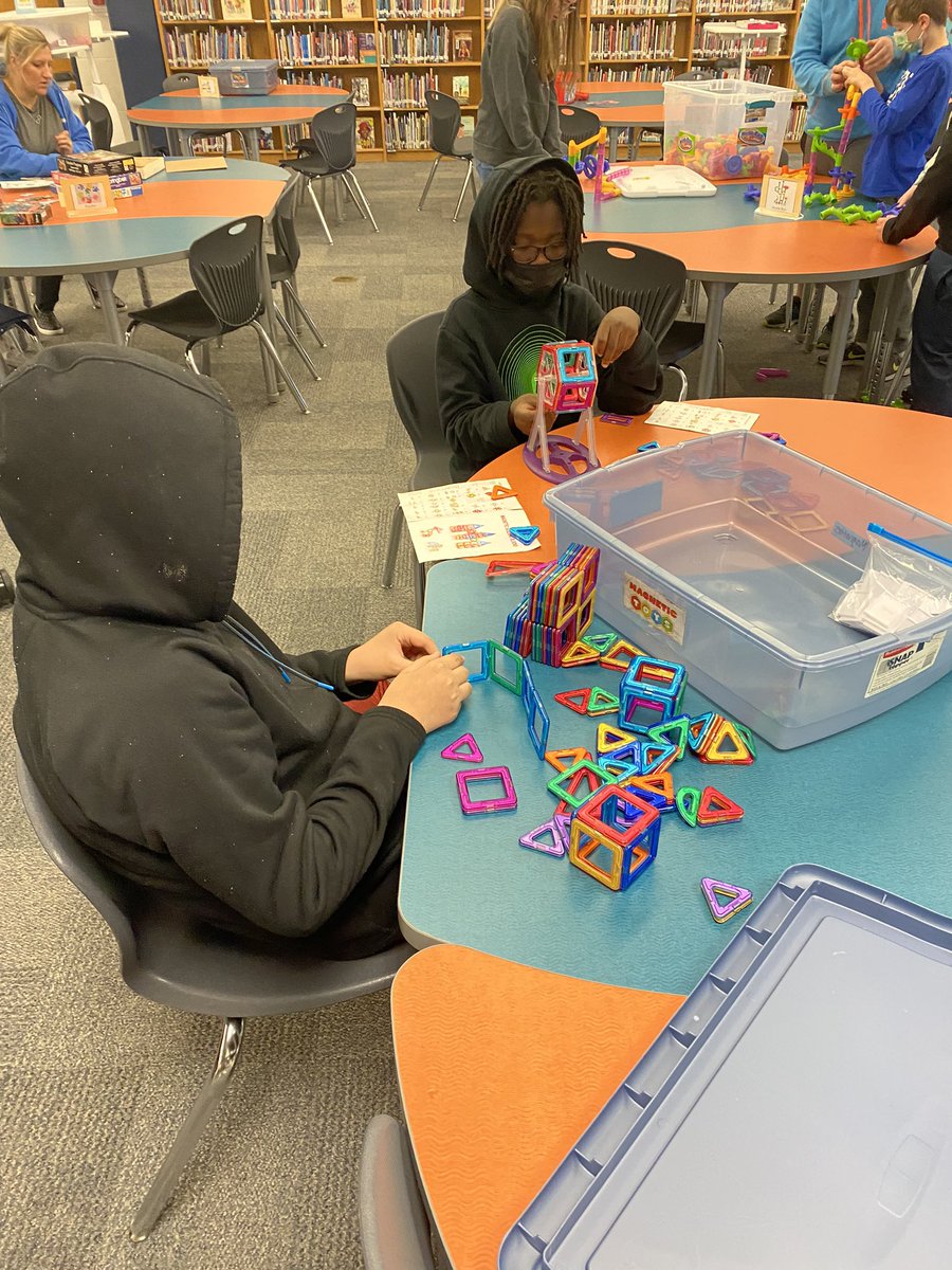 MrKushEG's tweet photo. During Inquiry today our class was able to go to the library and participate in Makerspace. During Makerspace students get the opportunity to build and create things with their hands. #EaglesRise @Eastgate6NKC https://t.co/1kQ6uvezjh