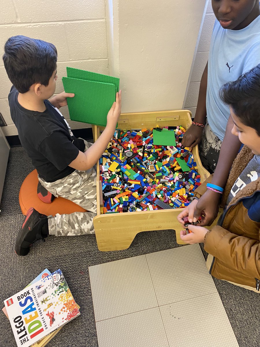 MrKushEG's tweet photo. During Inquiry today our class was able to go to the library and participate in Makerspace. During Makerspace students get the opportunity to build and create things with their hands. #EaglesRise @Eastgate6NKC https://t.co/1kQ6uvezjh