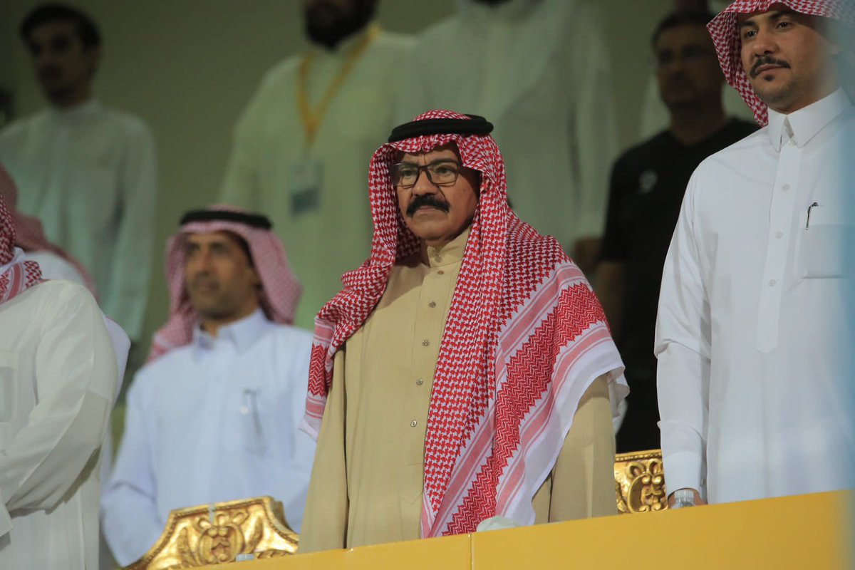 ضمن برامج و أنشطة المسؤولية الاجتماعية في نادي العروبة للربع الثاني للموسم الرياضي 2022-2023
قامت إدارة النادي بتكريم الشاعر القدير مهدي بن عبار العنزي وإهداءه العضوية الشرفية بين شوطي لقاء العروبة و العربي والذي قدم شكره وتقديره لإدارة النادي متمنياً التوفيق لنادي العروبة .