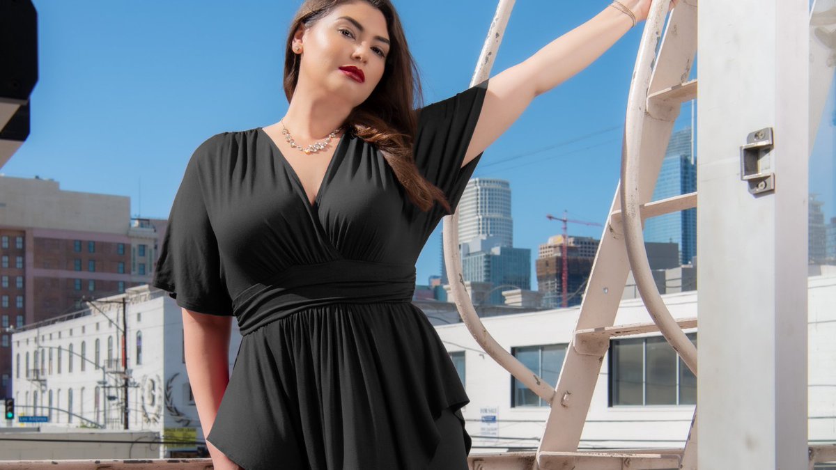 Our Indie Flair Maxi Dress is stylish, sophisticated, and a staple piece for your fall wardrobe. Enjoy 20% off this dress and more with code FLASH20 now until October 25. #kiyonna #curvyfashion #plussizestyle
