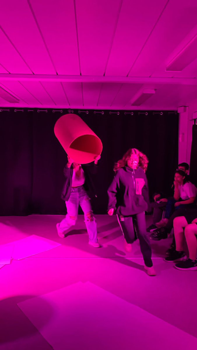 insvallbona's tweet photo. Què passa si combinen cartons, bidons, joves i creativitat? Podeu veure un pessic del resultat en aquestes imatges! Optatives: Joc Dramàtic (1r ESO) i Arts Escèniques i Dansa (4t d’ESO). https://t.co/ch7crTMOYh