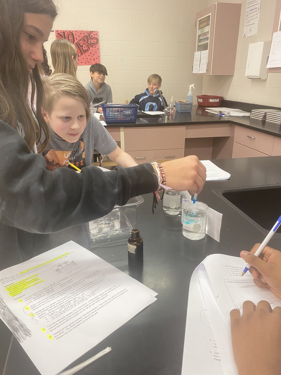 Mrs_Garman's tweet photo. Exploring convection in water as we learn about ocean currents.  #nrinspiregreat https://t.co/hT4RSvKj7S