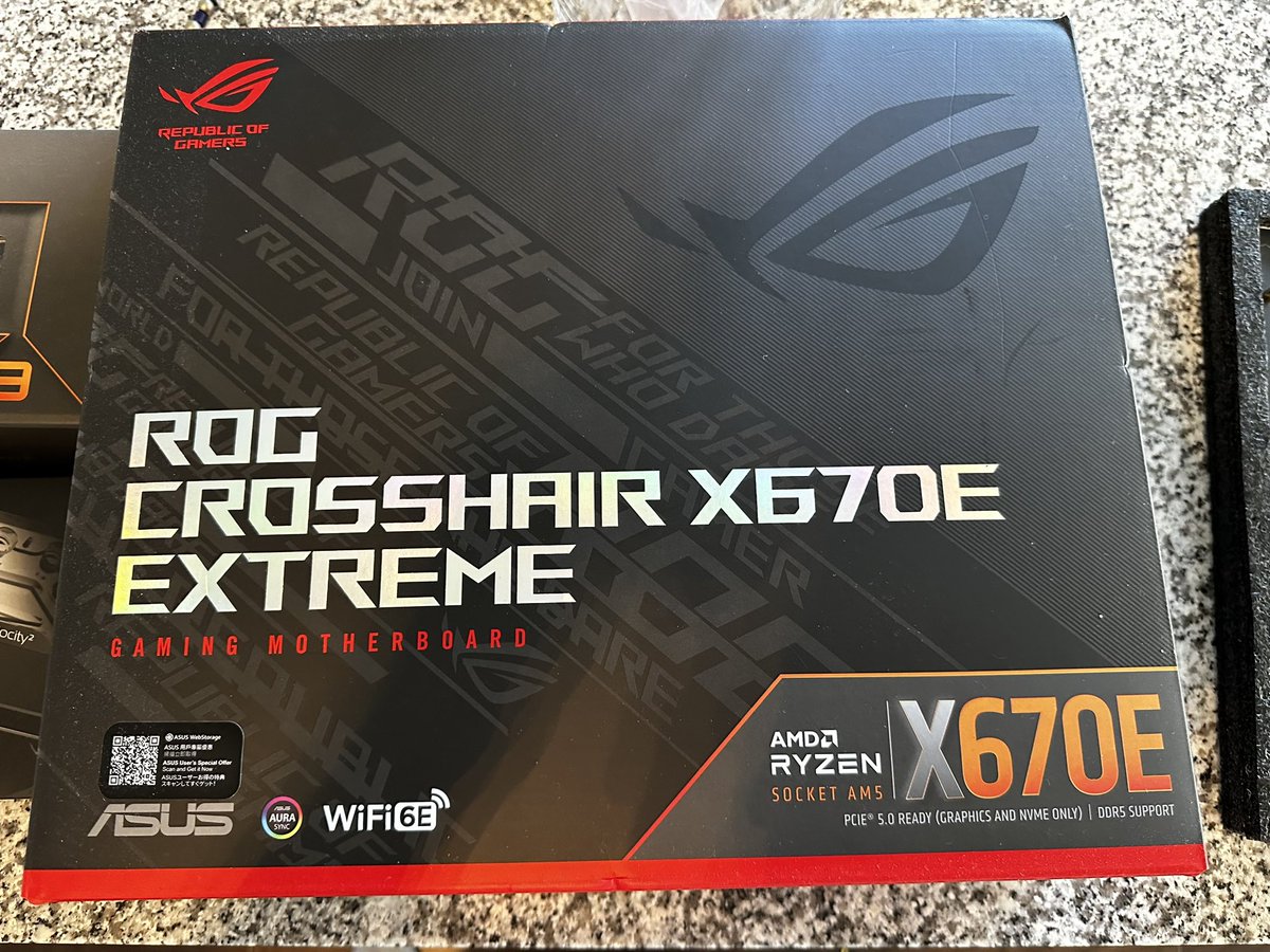 oni222's tweet photo. @Optimus_WC I am really worried that your backplate won’t fit. As you can see this is Asus’s flagship and it can barely fit the stock backplate. Anything more than that will not work. https://t.co/l4UPTE10dk