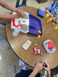 MarshallWellne1's tweet photo. Excitement was in the air. Their happiness was very much contagious😃. #wellnesscenter #proudtobeLBUSD #ExcellenceandEquity #MarshallAcademyoftheArts #8dimensions #uno #kineticsand #conversationcubes #feelingswheel #wheelofemotions https://t.co/c7qNohl0Xl