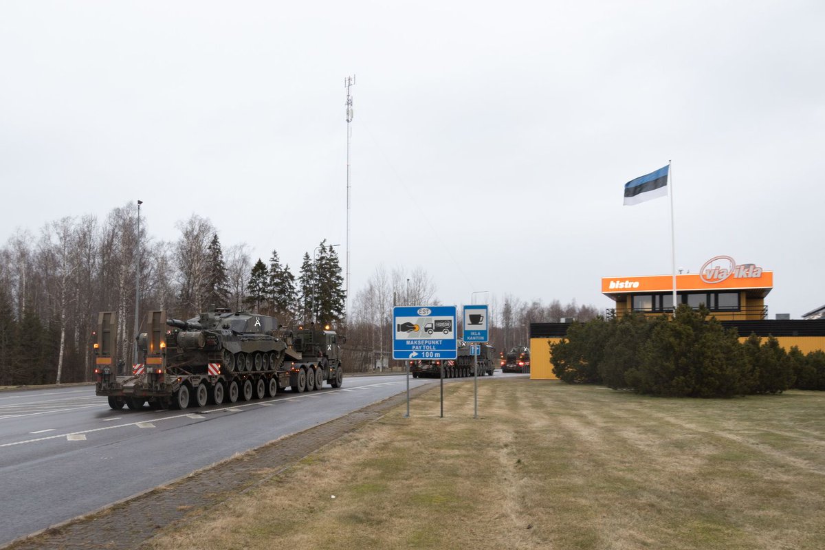 Petserimaakond's tweet photo. Estonian 🇪🇪 military convoy crossing into liberated Petseri. 11th of October https://t.co/fU5oAVmNhK