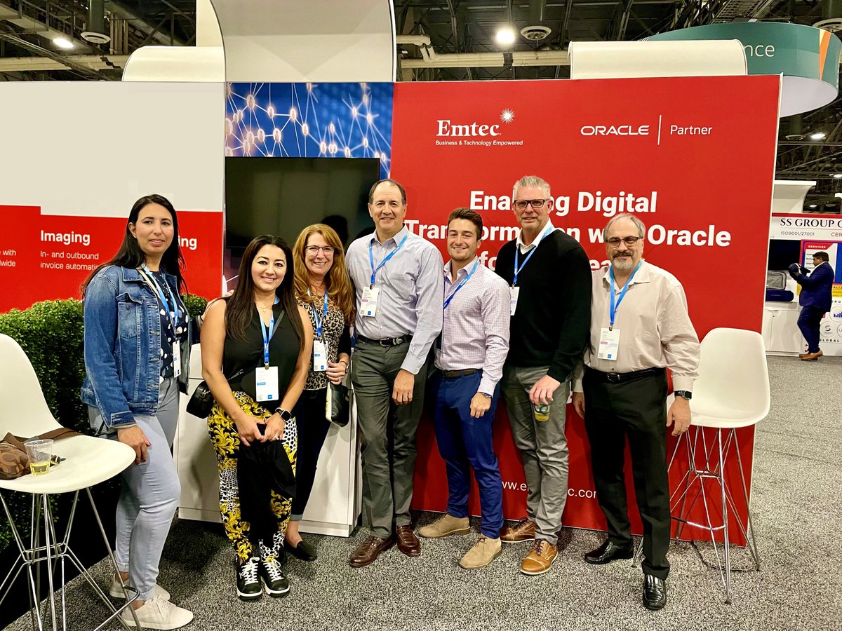 EmtecInc's tweet photo. The Emtec and Santa Clarita Valley Water Agency (SCV Water) teams at CloudWorld 2022!  If you haven't already, be sure to stop by Emtec booth #384 in the CloudHub at the Venetian before the show comes to a close tomorrow!  #ClientforLife #CloudWorld #OCW #Oracle https://t.co/ntTioIT8yV