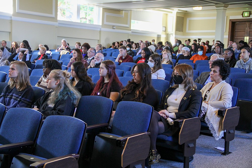 NotreDameofMD's tweet photo. Students, faculty and staff gathered all over campus on Tuesday for Baldwin Community Day 2022! View more photos from the address by keynote speaker @Jamie_McD63, educational workshops and Honors Convocation ➡️ https://t.co/gCdeJ3b19e
#NDMUProud | #NDMUTogether https://t.co/f4O1f9ur7Z