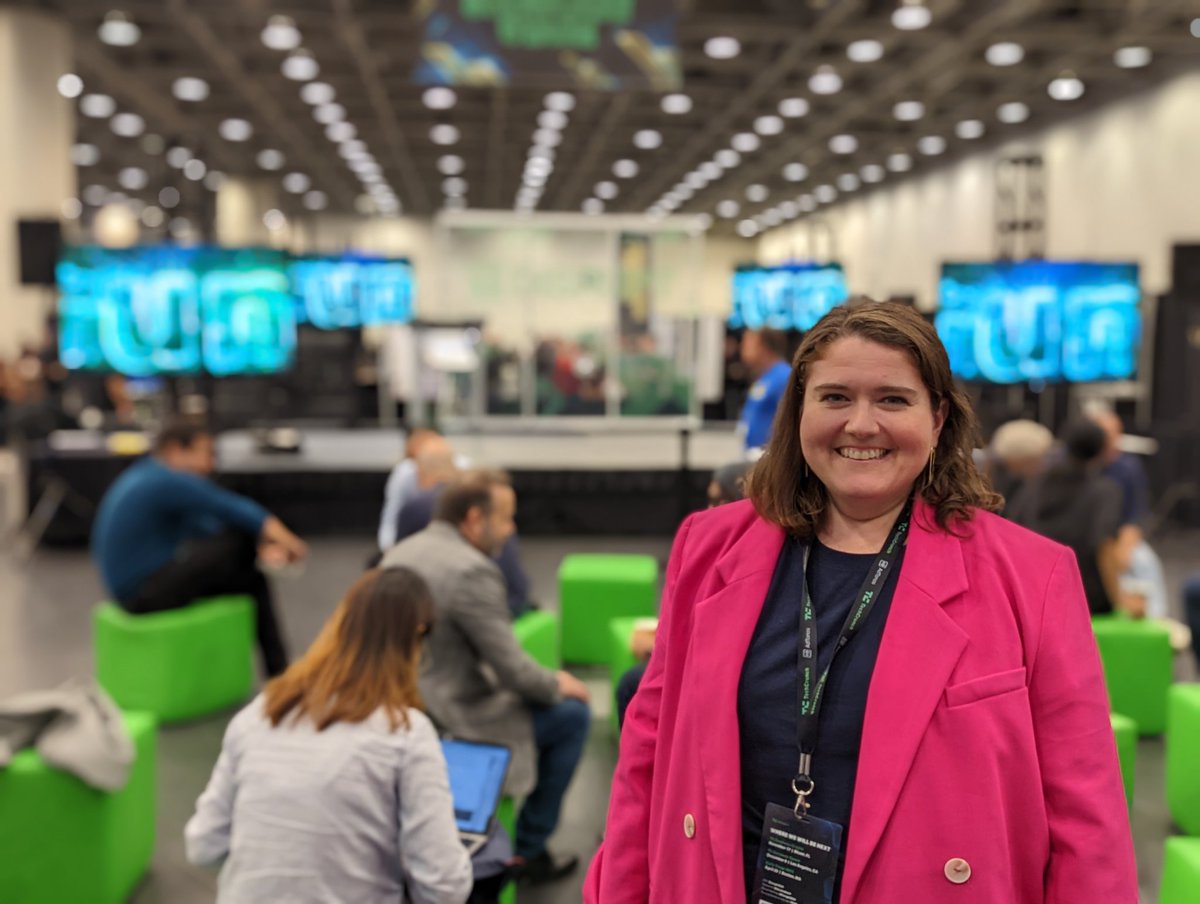 Oze (@oze) on Twitter photo Who's at <a href="/TechCrunch/">TechCrunch</a> #Disrupt2022 ✋!? Come see Co-founder and CEO <a href="/muhzle/">Meghan McCormick</a> live and on stage at 2:15 PST as she tells San Francisco about the small business revolution loading in 🇳🇬 and 🇬🇭 #afrotech #smallbusiness #fintech Who's at <a href="/TechCrunch/">TechCrunch</a> #Disrupt2022 ✋!? Come see Co-founder and CEO <a href="/muhzle/">Meghan McCormick</a> live and on stage at 2:15 PST as she tells San Francisco about the small business revolution loading in 🇳🇬 and 🇬🇭 #afrotech #smallbusiness #fintech