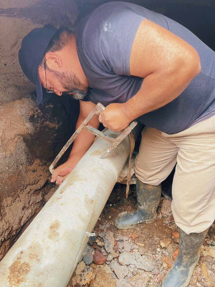 CMAS_Xalapa's tweet photo. Personal operativo de la Comisión Municipal de Agua Potable y Saneamiento de Xalapa (CMAS) se encuentra en proceso de reparación de fuga en red general de 6 pulgadas sobre el Boulevard Lázaro Cárdenas cerca del Tanque Pomona.
#TrabajoyTransparencia
#Xalapa https://t.co/0gQCG91HVQ