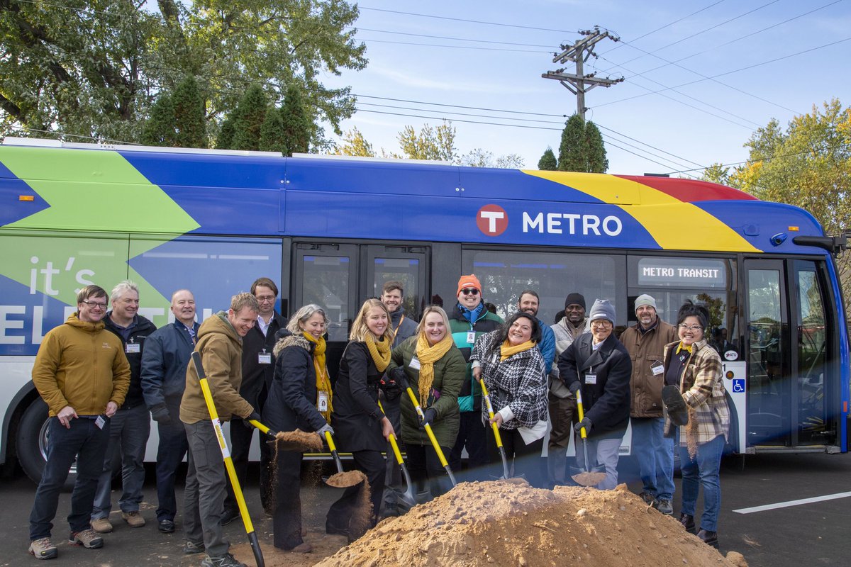 nathan_bakken's tweet image. Exciting day in the east metro of the Twin Cities. METRO Gold Line construction is underway! Looking forward to more fast, frequent, and all day transit! #busrapidtransit #metrotransitmn #goldlinemn