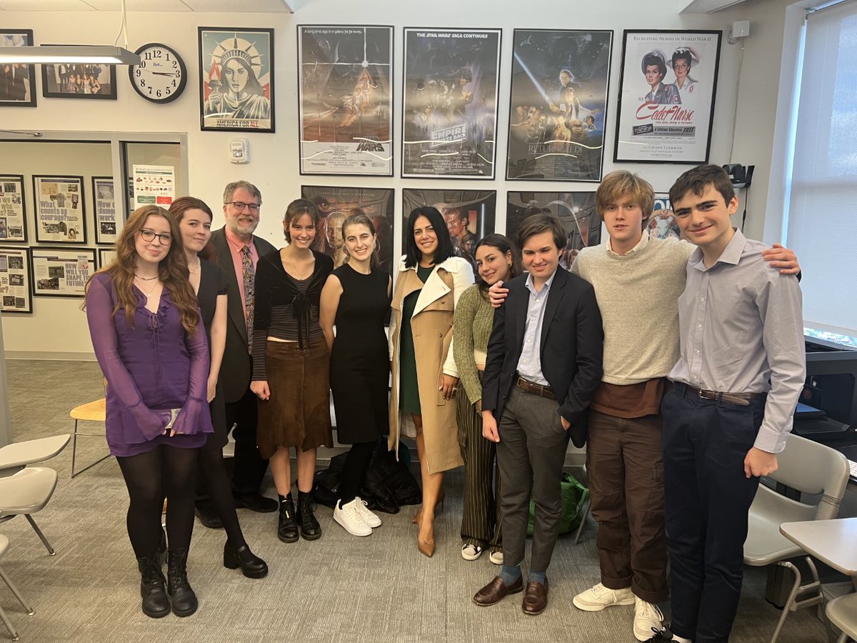 mayorsCAU's tweet photo. Thank you to @GCSchoolNYC for a wonderful discussion on NYC Government with @mayorsCAU Deputy Commissioner! https://t.co/r8tfrv0fsQ