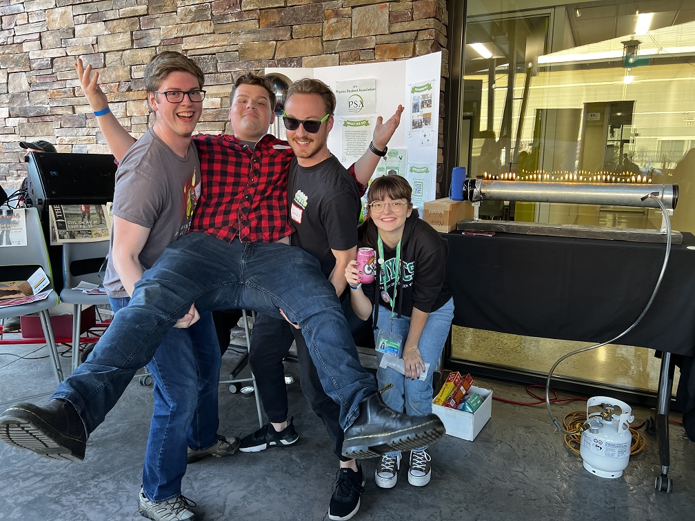 UFVscience's tweet photo. Check out the fun we had at our @goUFV Science Social event! Thanks to everyone who made it out! https://t.co/y52wQLhhG5 #memories #sciencestudentsrock https://t.co/DJGBLyxMmP