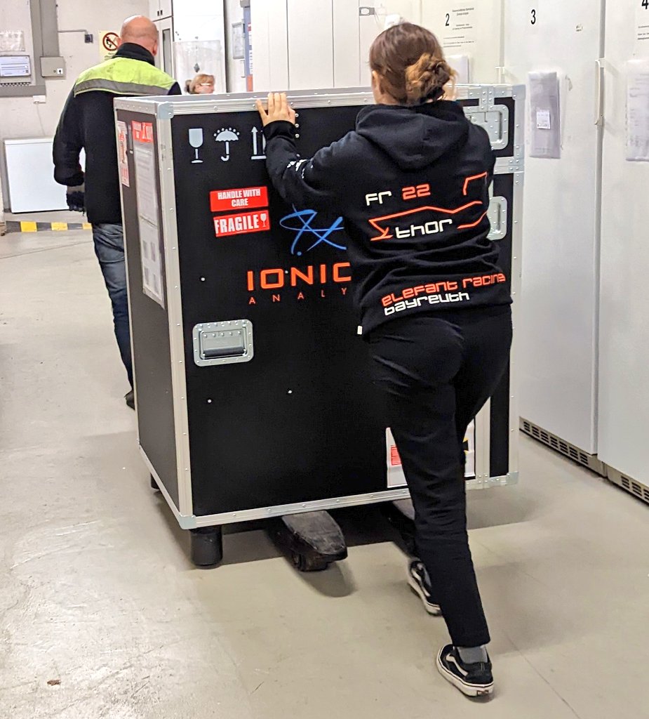 AtChemLabUBT's tweet image. Surprise on Wednesday: Our new PTR-ToF-MS arrived! Plenty of ideas for new research! First, it will help us understanding the roots of air quality problems in urban &amp;amp; forested environments by looking at VOC. Thanks to @ionicon @dfg @unibt @UBtSoilEcology!