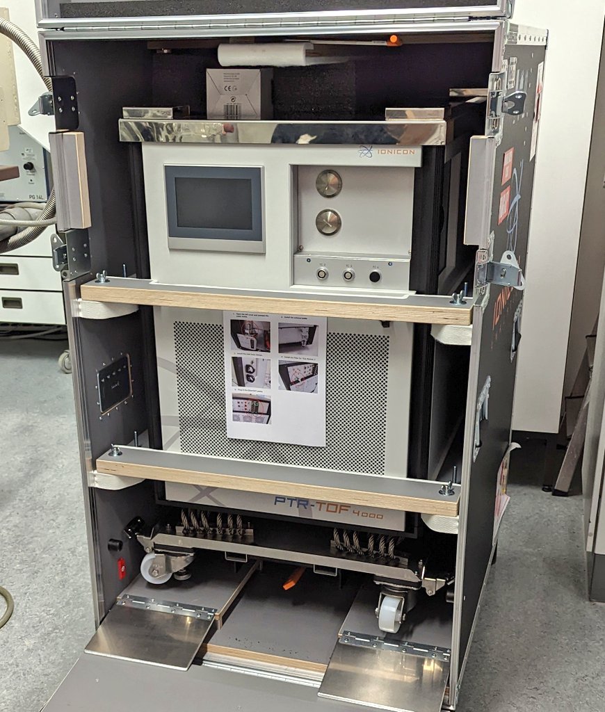 AtChemLabUBT's tweet image. Surprise on Wednesday: Our new PTR-ToF-MS arrived! Plenty of ideas for new research! First, it will help us understanding the roots of air quality problems in urban &amp;amp; forested environments by looking at VOC. Thanks to @ionicon @dfg @unibt @UBtSoilEcology!
