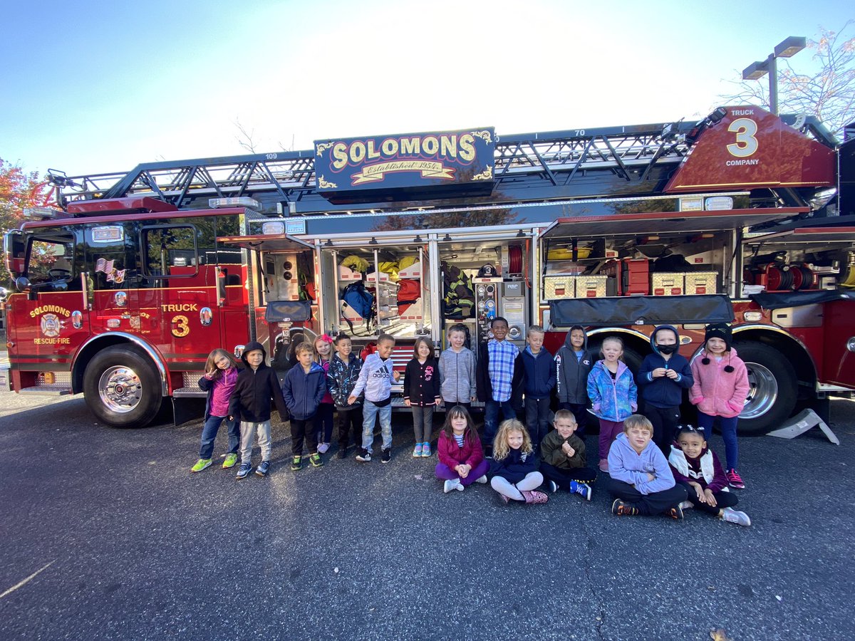 VerlichMj's tweet photo. Shout out to Solomons’ Firehouse for coming by DES to teach our kindergarten students about fire prevention #DesHuskies #fireprevention https://t.co/YO3wjgti26