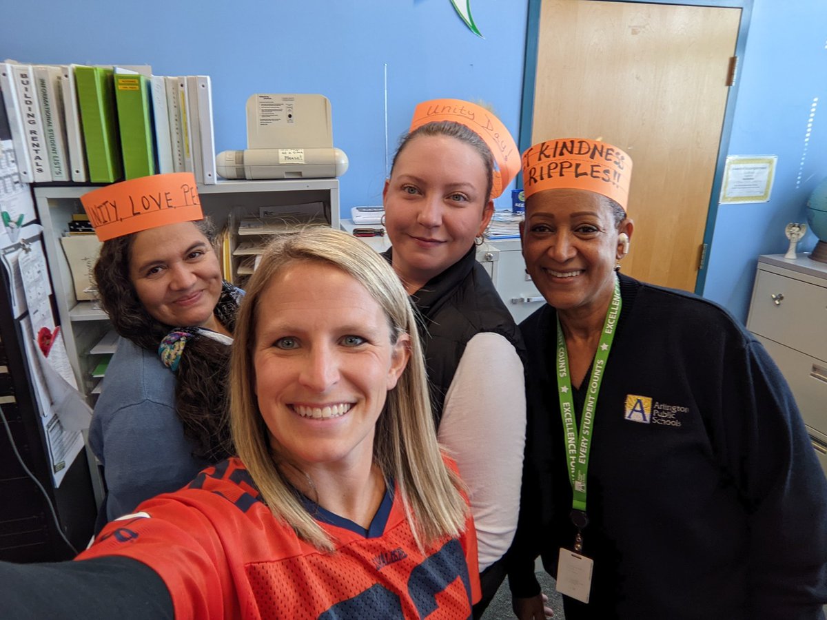 Supporting #UnityDay in the main office at Barrett today! <a href="/APSVirginia/">Arlington Public Schools</a> #kwbpride