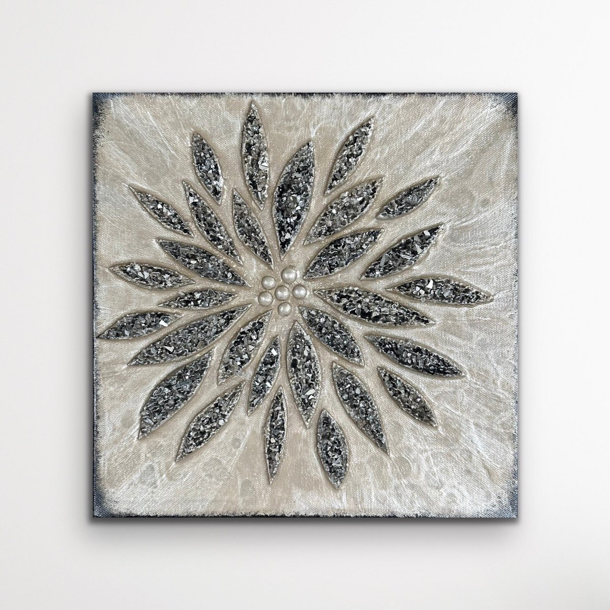 MKLongArt's tweet photo. Small Square Artwork, Original Art, Textured Abstract Flower Painting, Black, Beige, Cream, Rustic Art, Rustic Painting, Farmhouse Decor https://t.co/5Ebd3j2ie0 #Etsy #3dart #mixedmedia #art #originalart #wallart #MKLongArt #paintings #SquareArtwork https://t.co/pYTW3aL6l9