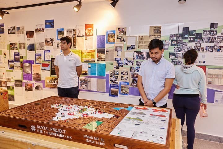DianaRamirezJ's tweet photo. #InternoAndamiaje, un recorrido sobre los 40 años de historia académica y arquitectura en @TECcampusQRO, puedes visitarlo durante este mes de octubre en el Edificio 14.

¡No te lo pierdas!

#EAAD #TecDeMonterrey #TecCampusQro #ArquitecturaTec https://t.co/9CQS4xFmkj