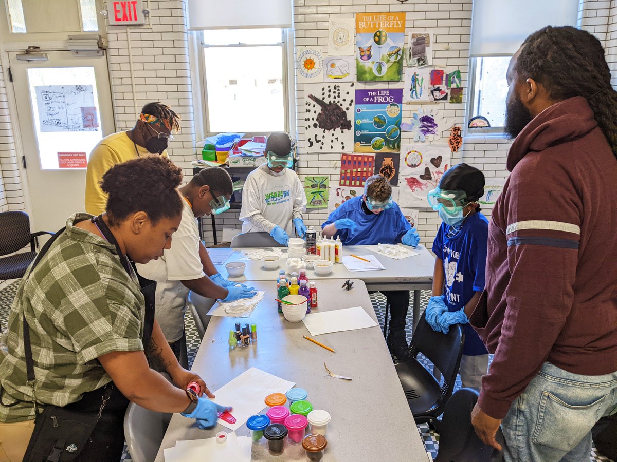 Our Dooley Elementary students got creative experimenting with different mediums in today's art lesson!🎨