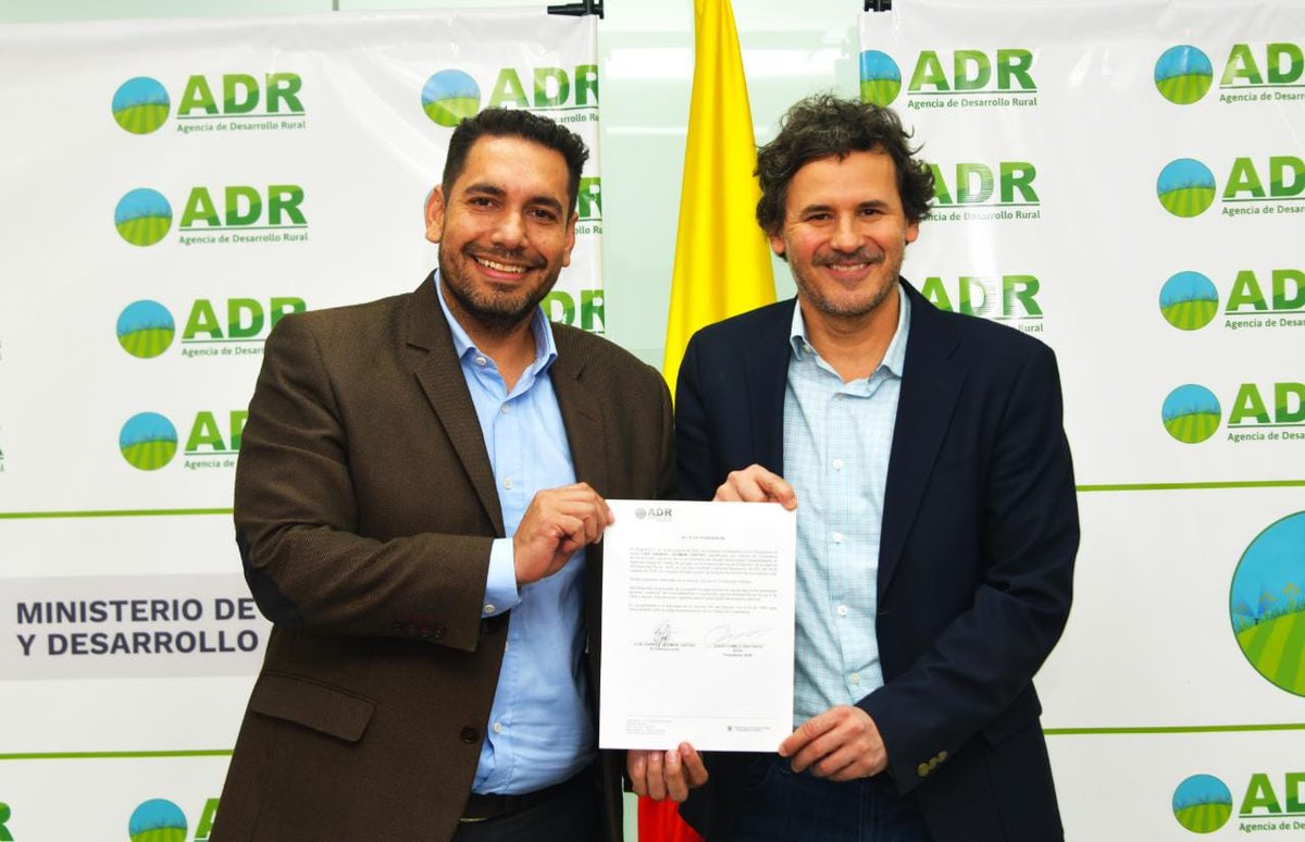 ADR_Colombia's tweet photo. 4/5 | Luis Gabriel Guzmán, quien llega como Vicepresidente de Proyectos, es Ingeniero Agrónomo de la @Uni_Tolima, especialista en Administración y Gerencia de Proyectos y Máster en Dirección y Administración de Empresas. https://t.co/1EkzATF3Uu