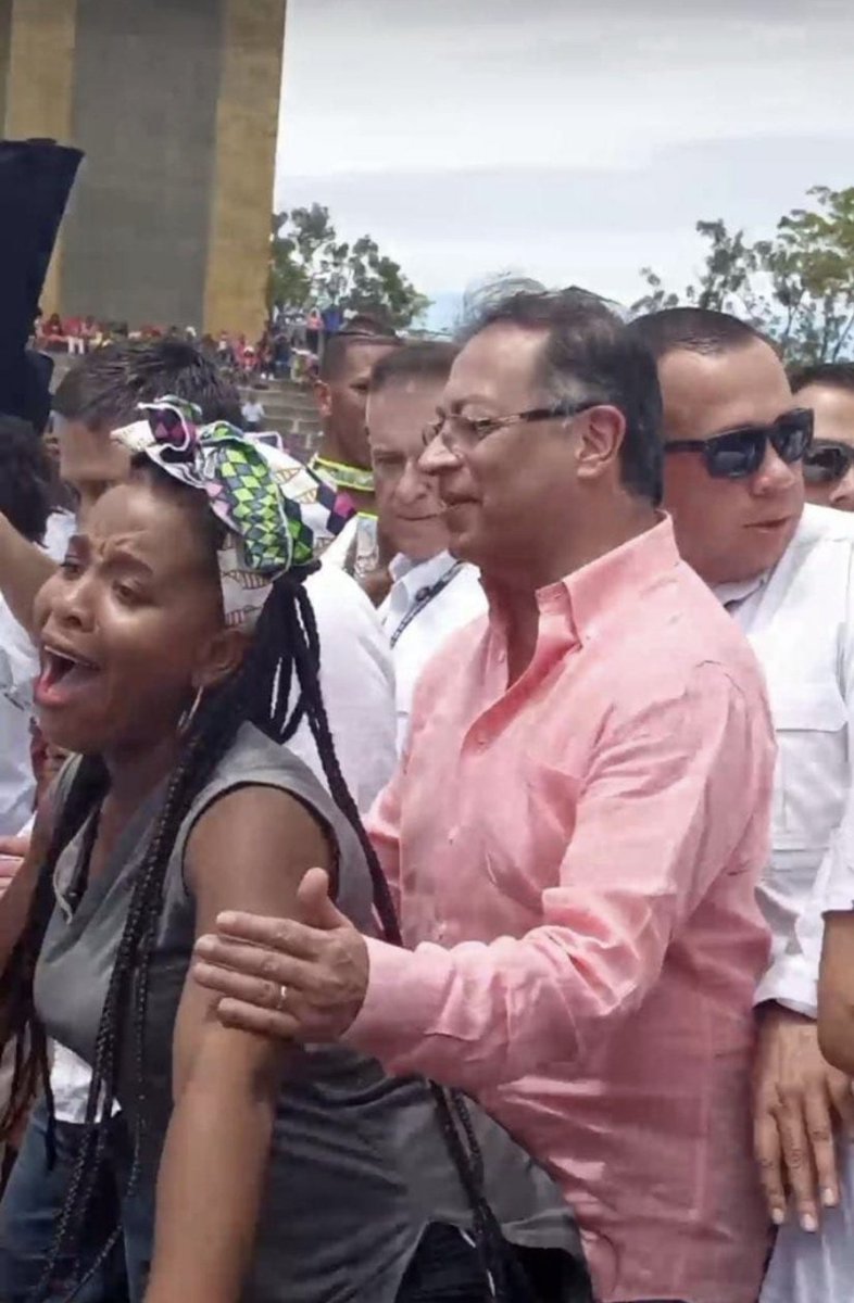 SaraPisca18's tweet photo. Quien está disfrutando más? La señora o el escolta??

Ya quisiera yo ser alguno de ellos

Me gusta si tu también quisieras ser la de la foto https://t.co/jxvjk7ZINn