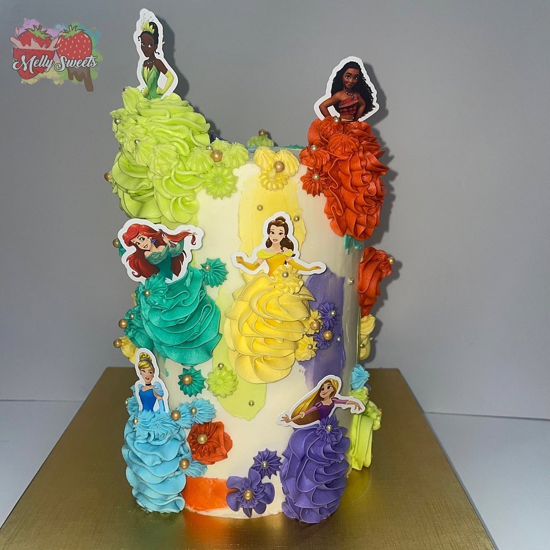 melly4sweets's tweet photo. Princess Themed Birthday 👸🏽🏰👑

#MellySweets #birthdaygirl  #disneyprincess #birthdaycake #vanillacake #vanillacupcakes #blackownedbusiness #daytonohbakers #smallbusinessowner https://t.co/3szLlrpggn