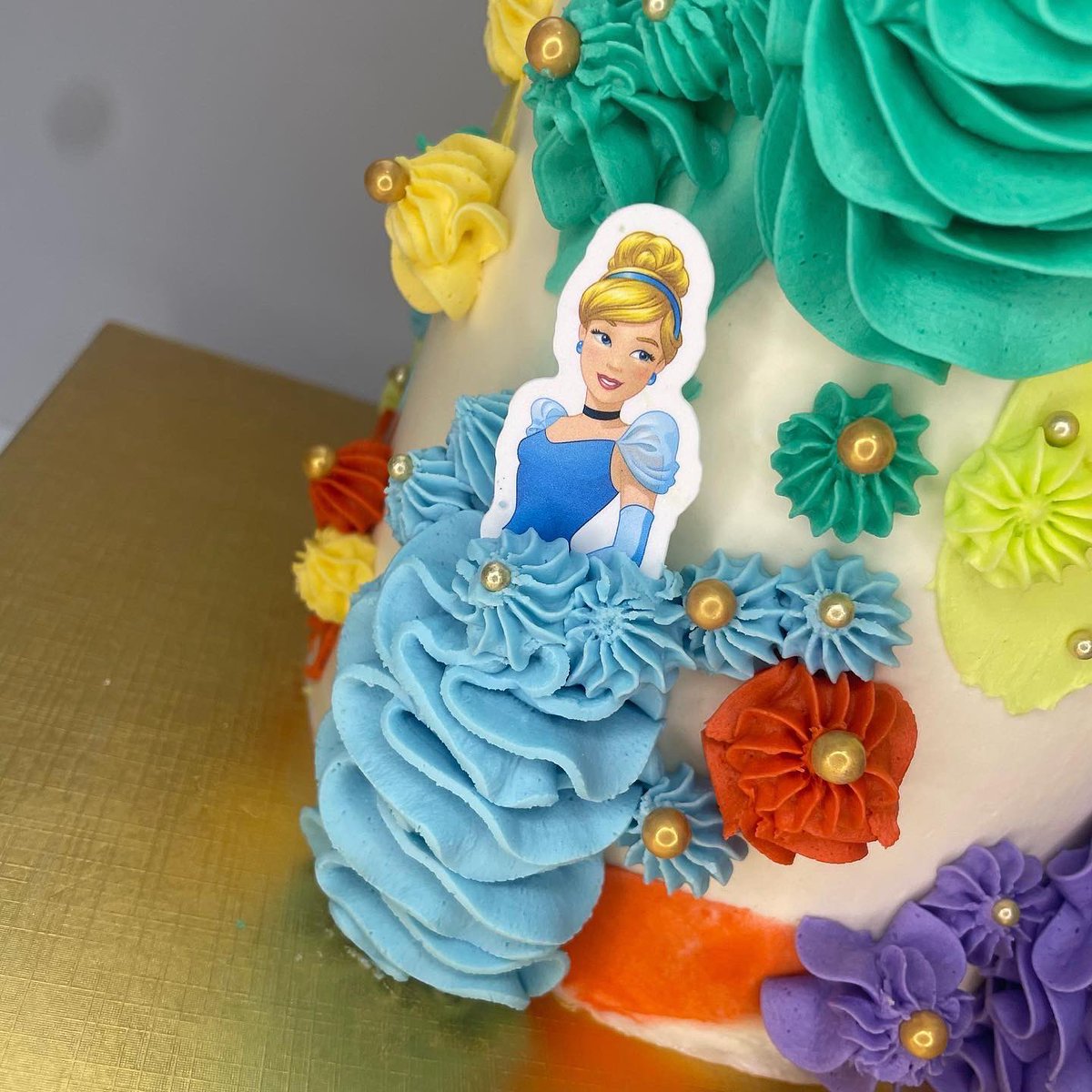 melly4sweets's tweet photo. Princess Themed Birthday 👸🏽🏰👑

#MellySweets #birthdaygirl  #disneyprincess #birthdaycake #vanillacake #vanillacupcakes #blackownedbusiness #daytonohbakers #smallbusinessowner https://t.co/vUk1xTJU23