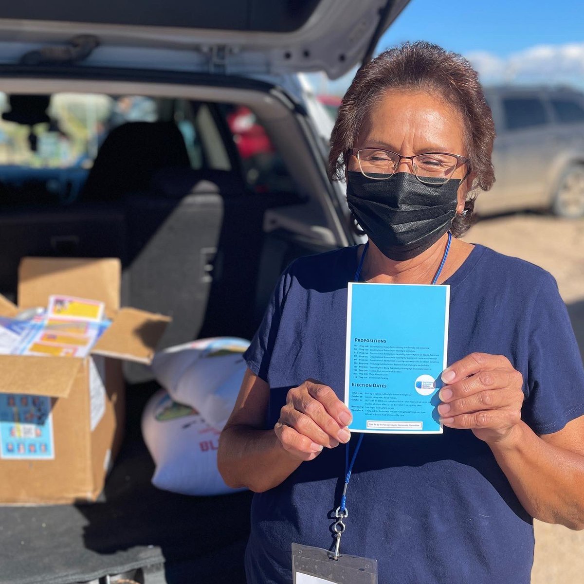 AZNativeDems's tweet image. Organizers fr our team &amp;amp; Mission for AZ Tribal team are helping folks w/questions abt candidates, propositions, or issues. Early voting is in full swing &amp;amp; many Native voters are voting in person or filling out their ballots at home, then returning them. #nativevote22