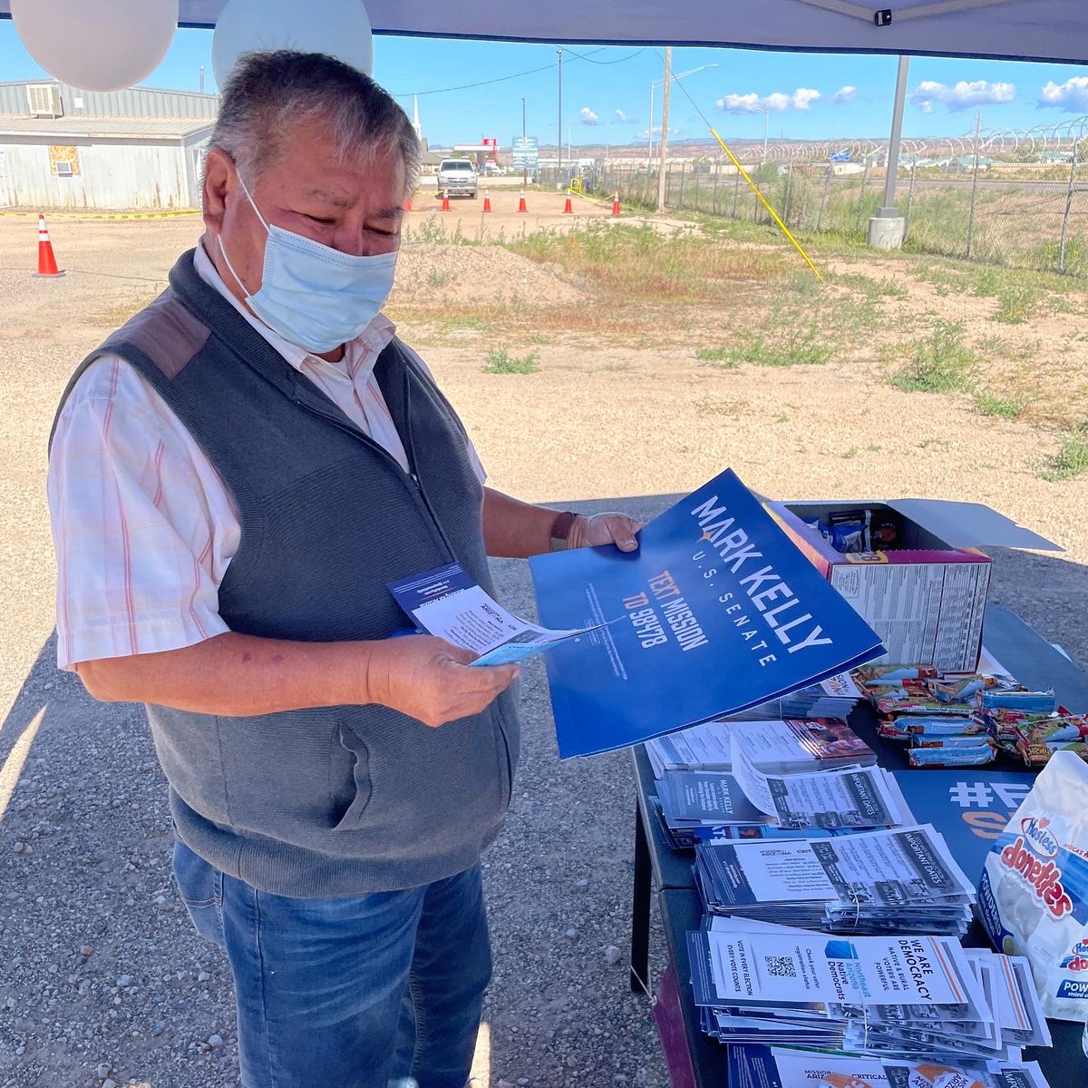 AZNativeDems's tweet image. Organizers fr our team &amp;amp; Mission for AZ Tribal team are helping folks w/questions abt candidates, propositions, or issues. Early voting is in full swing &amp;amp; many Native voters are voting in person or filling out their ballots at home, then returning them. #nativevote22