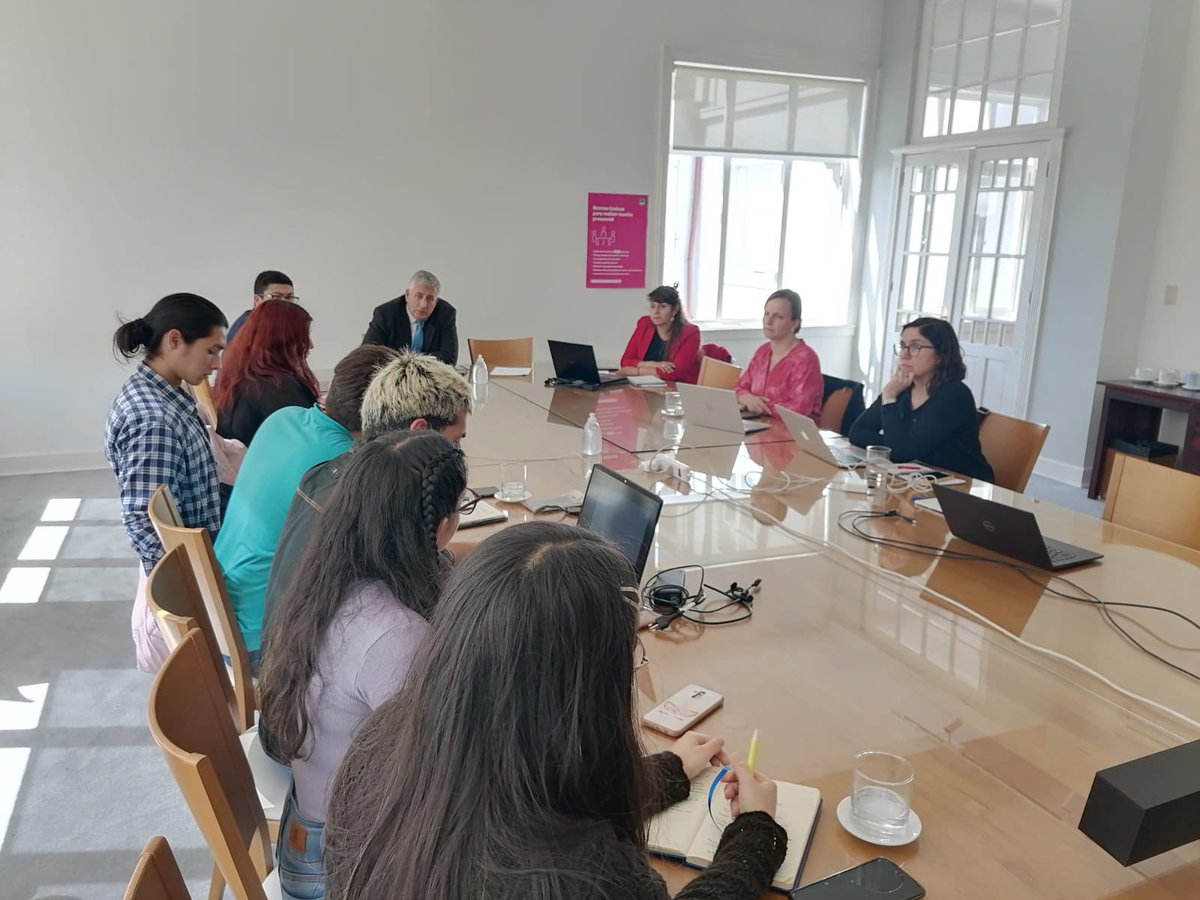 Rector, Prorrectora, Directora de Asuntos Estudiantiles y Directora de Pregrado se reúnen con <a href="/feuachvaldivia/">FEUACh Valdivia</a> y Consejo de Hogares en #Valdiviacl  para planificar acciones de mejora de las residencias estudiantiles y visita a terreno a cada dependencia.