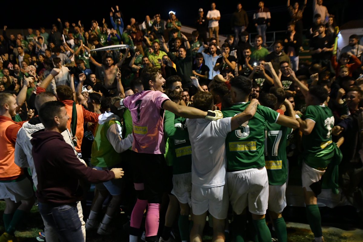 FedExFutbol's tweet photo. 👏👏👏¡Enhorabuena @CDSantaAmalia, clasificado para el cuadro oficial de #CopaDelRey🏆 al derrotar 2-1 al Universitario CD canario!  

🟢⚪El conjunto extremeño se medirá a un rival de 🇪🇦Primera División que se conocerá el próximo lunes.

 #Extremadura💚🤍🖤 #JugamosEnEquipo https://t.co/VDBTh9nqIW