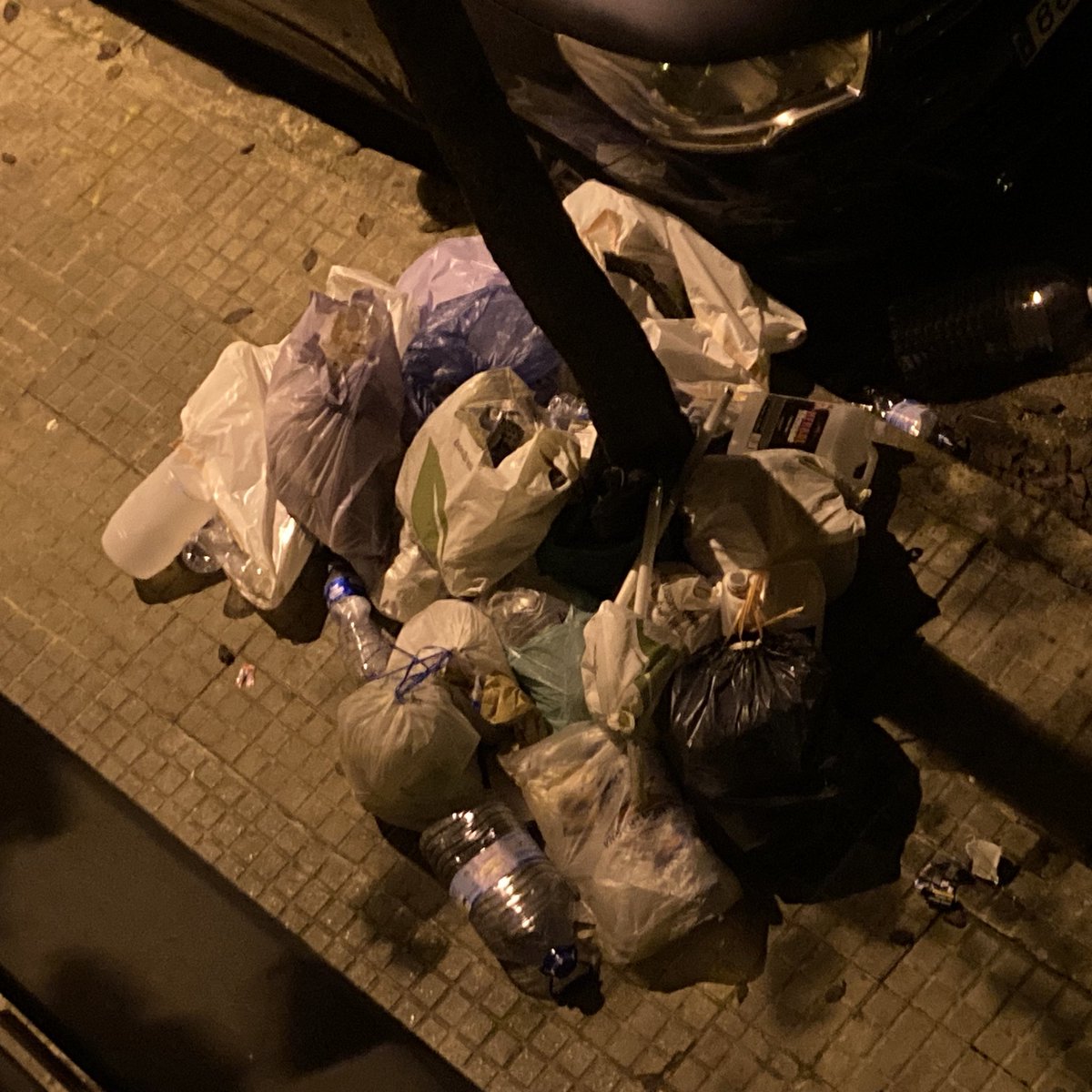 ¿El servicio de Ripollet Aporta se traducirá en tener así la puerta del piso durante una semana <a href="/AjRipollet/">Ajuntament Ripollet</a>? <a href="/DecidimRipollet/">Decidim Ripollet</a> #Ripollet #RipolletAporta