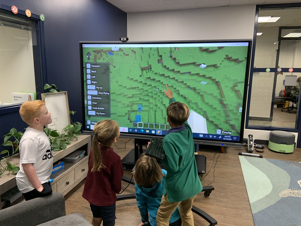 DweHolland's tweet photo. Interactive Technology Club was a blast today! Students explored a dairy farm and completed tasks in Minecraft. #minecrafteducation #creativeinnovator #communicator #globalcitizen @HumbleISD_DWE @HumbleISD https://t.co/uSJu9iXLJw