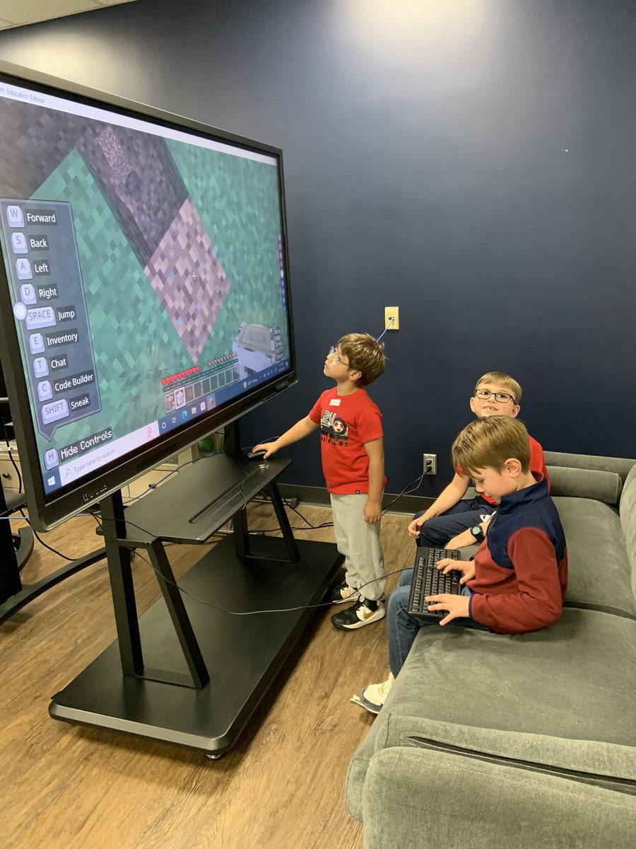 DweHolland's tweet photo. Interactive Technology Club was a blast today! Students explored a dairy farm and completed tasks in Minecraft. #minecrafteducation #creativeinnovator #communicator #globalcitizen @HumbleISD_DWE @HumbleISD https://t.co/uSJu9iXLJw