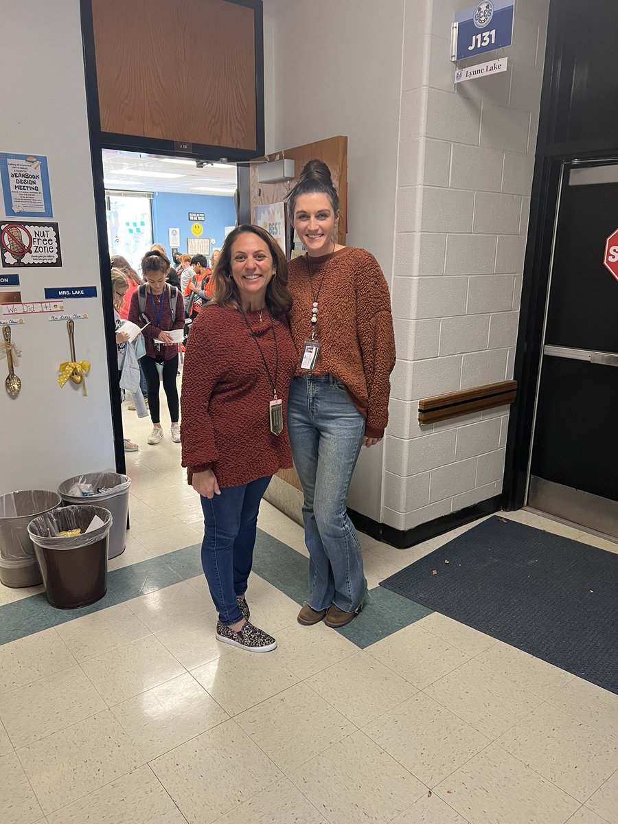 ColtsCare22's tweet photo. Loved seeing all the orange today as we showed our support for bully prevention through being united for kindness, acceptance, and inclusion! #UnityDay2022 @dr_cheatham @CrabappleColts @mremoryrawlings https://t.co/fLEgtFn8dp