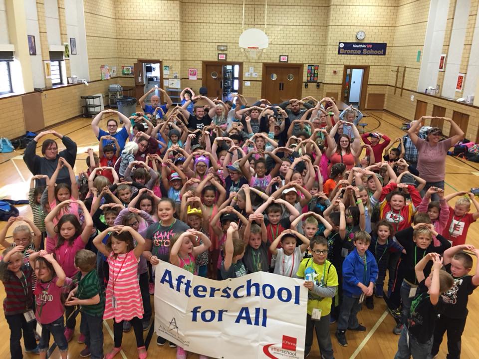 afterschool4all's tweet photo. Take the #LightbulbChallenge to shine a light on the afterschool programs that keep kids safe, inspire them to learn, &amp; help working families! 
☑️ Make the lightbulb shape with your students, friends, or team members
☑️ Snap a pic
☑️ Challenge someone else! 
#LightsOnAfterschool https://t.co/UUBGcPlF3o