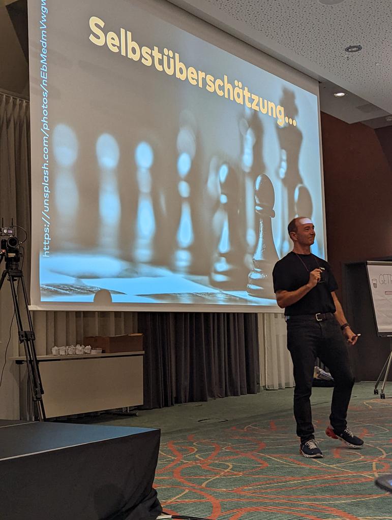 Danke an <a href="/Teapot4181/">Lisa Maria Moritz</a>, <a href="/gernotstarke/">Dr. Gernot Starke 🇺🇦</a> und allen, die mit dabei waren! Es gab einen tollen, interaktiven Einstiegsvortrag zu Sketchnotes in der IT. Danach durften wir die Defizite unserer Hirne kennenlernen und in Sketchnotes festhalten. Es gab wunderschöne Kreationen von euch!