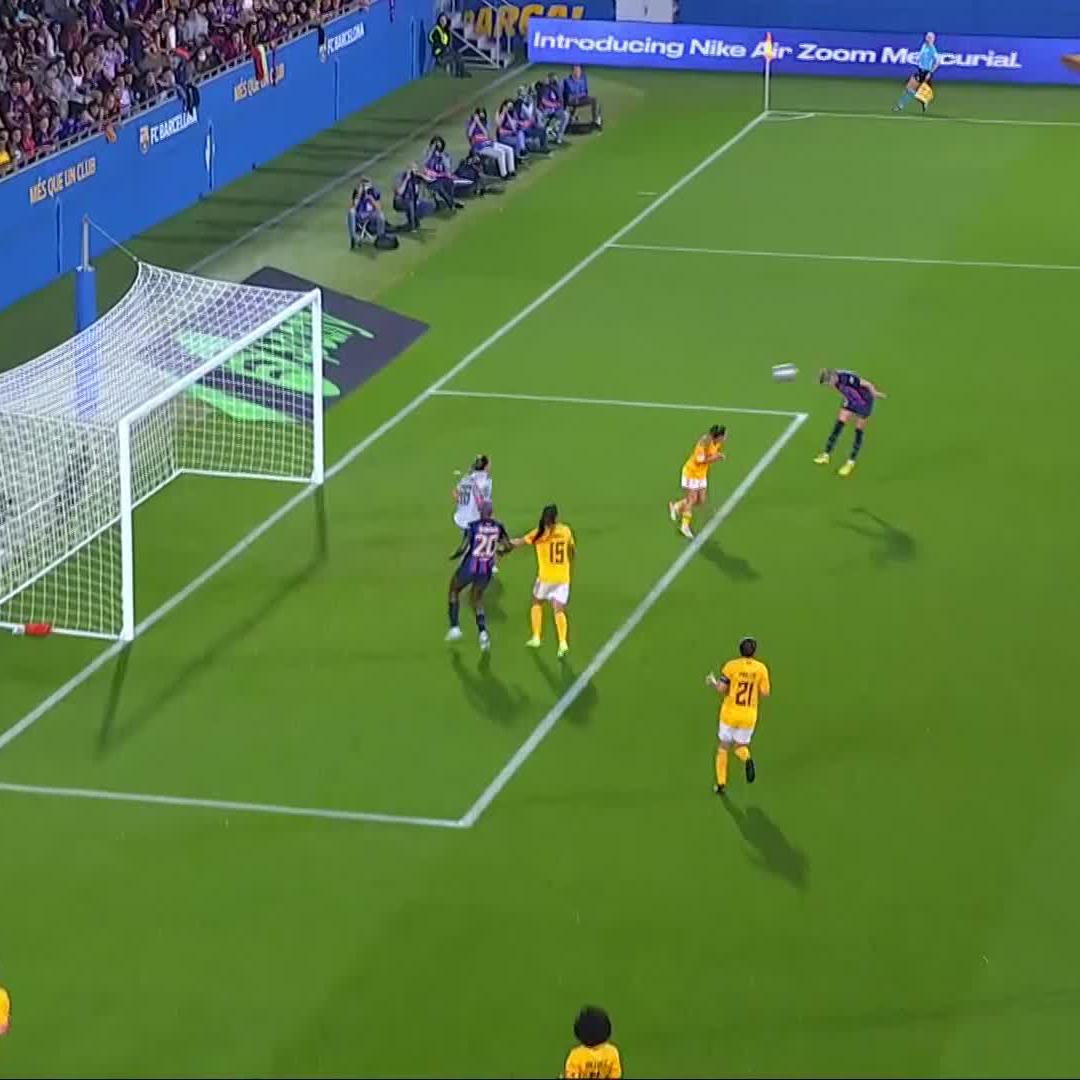 It's a FIFTH GOAL for Barcelona as Ana-Maria Crnogorčević heads it home 🔥

#UWCL LIVE NOW ⬇️
🇬🇧 🎙 👉  🎙 👉  🎙 👉