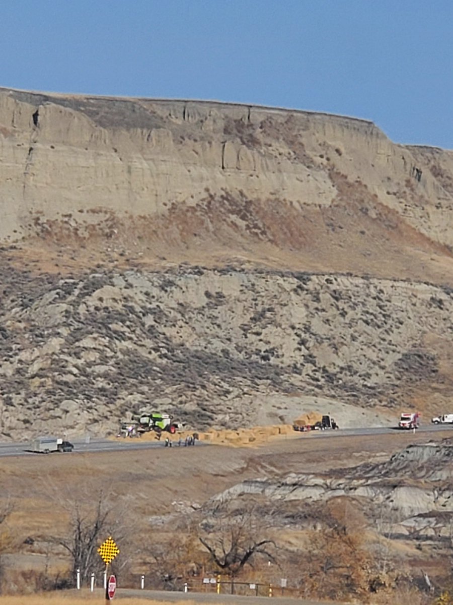wadadude's tweet photo. #abroads hwy 27 east of Red Deer river near Morrin Ab  CLOSED in both directions 2:20pm https://t.co/Zj1DwaOvZ3