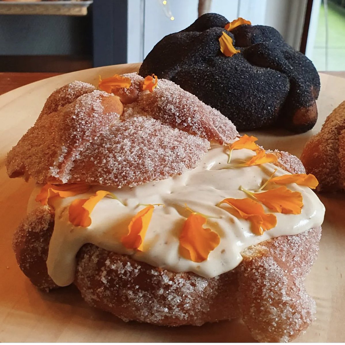 AlpacaBakery's tweet photo. Alguien dijo creme brûlée de calabaza? #pandemuerto https://t.co/BZKhcLLng3