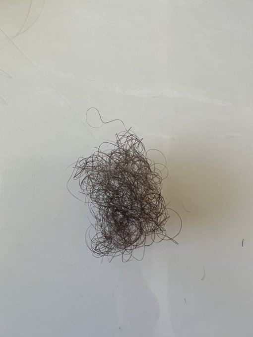 Trimmed my hair. https://t.co/BMfx72wPDk