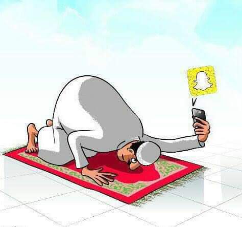MRedwan11's tweet photo. كان السلف يتكلفون في إخفاء عباداتهم أما نحن صرنا نتكلف في إظهارها على مواقع التواصل : 
كَان إبْراهِيـم النَّخعي إذَا دَخل عَليـه أحَد وهُو يَقرأ المُصحَف غطَّـاه .
- قال الحسن البصري :
 إن كان الرجل ليجلس المجلس فتجيئه عبرته فيردها، فإذا خشي أن تسبقه قام .
اللهم أصلح حالنا . https://t.co/z1tsvOb4qI