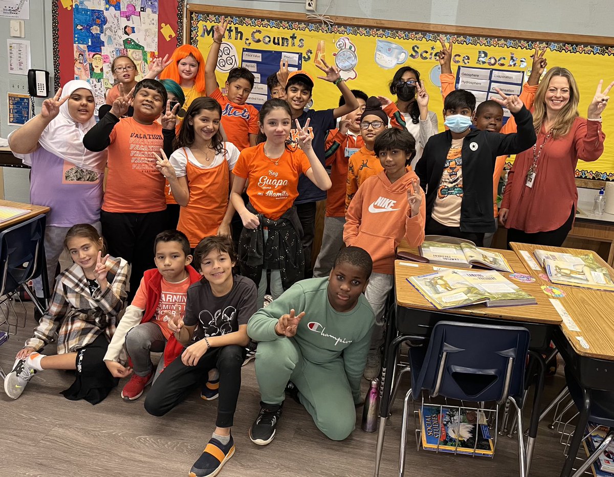 Mrs_LHeureux's tweet photo. Peace signs and silly faces along with kindness, acceptance and inclusion on Unity Day! @WheelerAvenue @VS13UFSD #unitydayeveryday #unityday https://t.co/PIowmYYVmp
