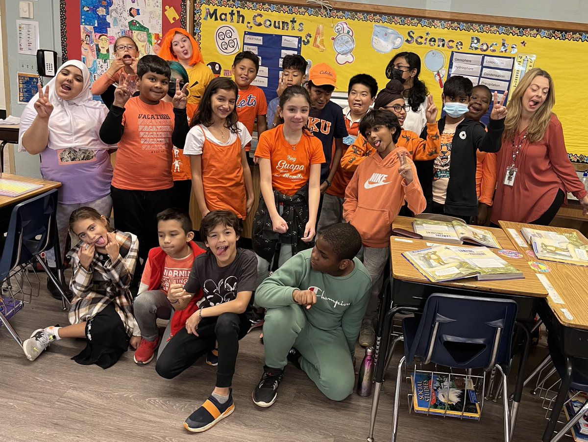 Mrs_LHeureux's tweet photo. Peace signs and silly faces along with kindness, acceptance and inclusion on Unity Day! @WheelerAvenue @VS13UFSD #unitydayeveryday #unityday https://t.co/PIowmYYVmp