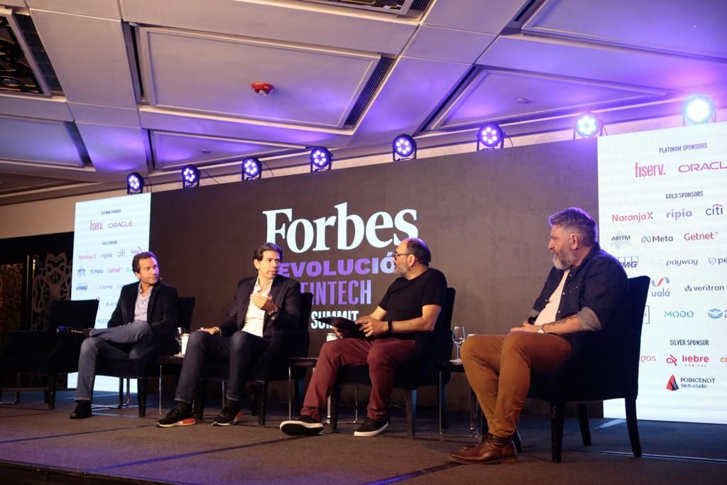 clave_ecosystem's tweet image. Nuestro CEO y cofundador @PabloPizzimbono en la cumbre de la revolución Fintech de @Forbes sobre préstamos digitales y cómo la tecnología de Clave cónclave tiene un impacto en la mejora del acceso de las personas a préstamos personales.
