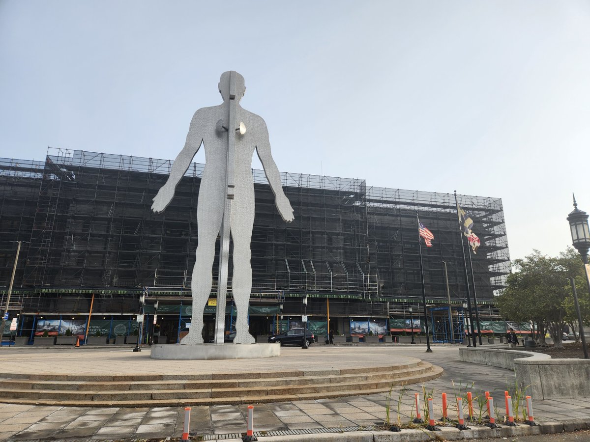 BaltPennStation's tweet photo. Our final Stoop Night session is coming up, and we want to meet you! We’ll have representatives from @amtrak and the development team on hand to talk about the project and answer your questions. Join us on Friday, November 4 from 6-8 pm right out on the Station Plaza! https://t.co/clSOgHgztx