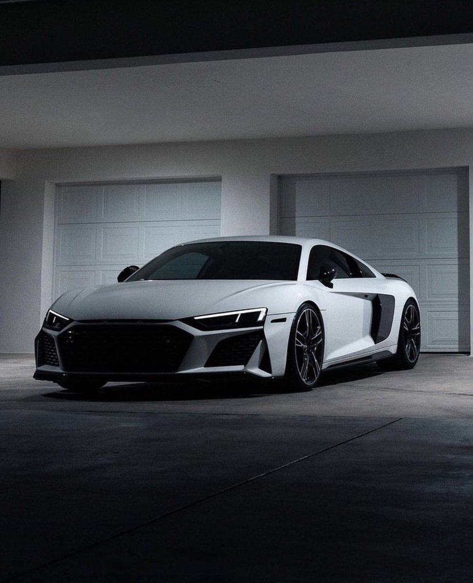 LuxuryCars365's tweet photo. Audi R8 🕊️ https://t.co/AZGwnOLnta