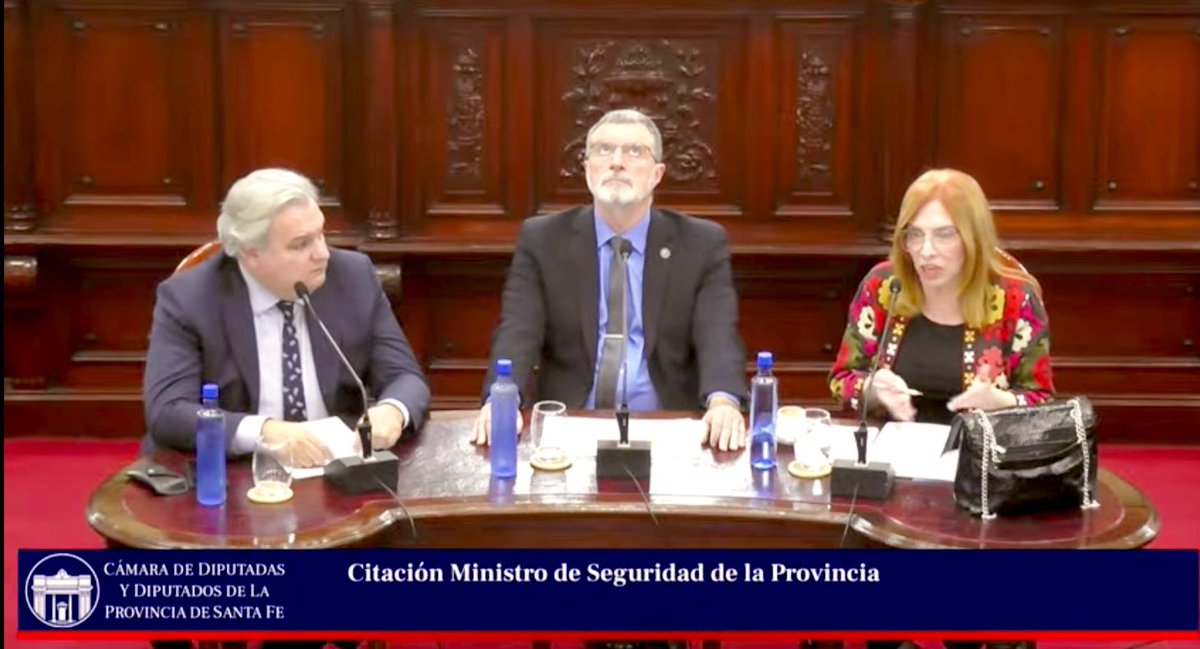 ClaraGarcia_SF's tweet photo. #EMERGENCIAENSEGURIDAD
Reunión improductiva, irrespetuosa. Se confirma que @omarperotti no tiene plan de seguridad y no le interesa invertir.

La conclusión: A de 10 meses de la ley que dió fondos y facilidades administrativas, solo ejecutó $54 millones sobre 3.600. El 1.5%. https://t.co/ifAnIYhdU2