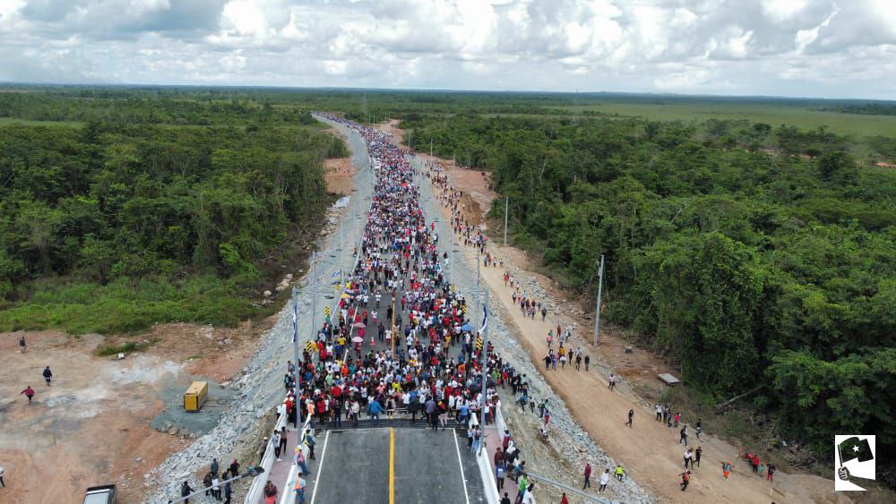 LaLuchaSigue79's tweet photo. #2022PuebloVictorioso | Para los habitantes de la zona, la inauguración del puente Wawa Boom es un sueño cumplido, la posibilidad de elevar sus condiciones de vida de manera sustancial y tener acceso más rápido a servicios de todo tipo, https://t.co/9zXvri2hzp
