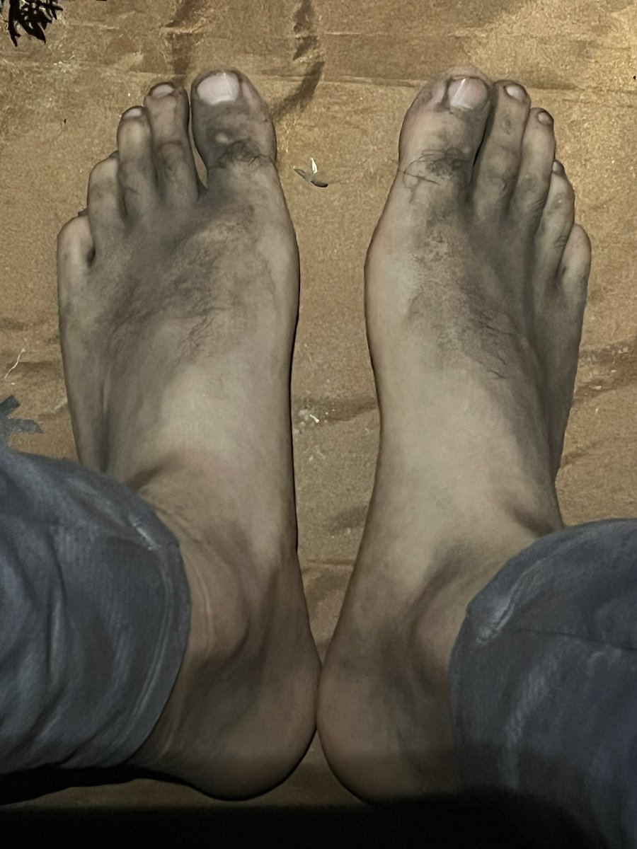 Day 90: 36.77 km down to the plains. Through coal polluted trucker towns and tunnels, big descent down through Daixian county. If you look up, the sky is blue, but everything around you is black as coal. Last pic is our feet after a day in this environment. #stepn #running